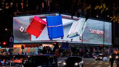 last-day-for-samsonite-in-3d-billboard