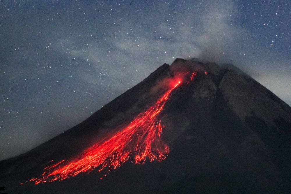 11-hikers-dead-after-indonesia-volcano-erupts,-dozen-still-missing