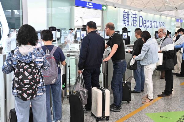 特區護照持有人免簽證往兩國