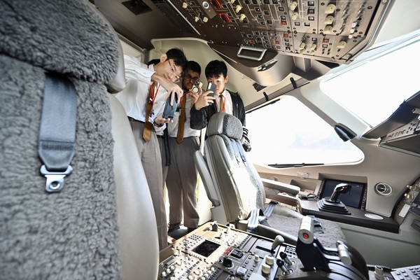 國產飛機舒適先進-多國領事讚好