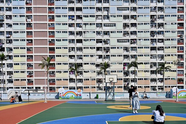 房委會通過研究重建彩虹邨