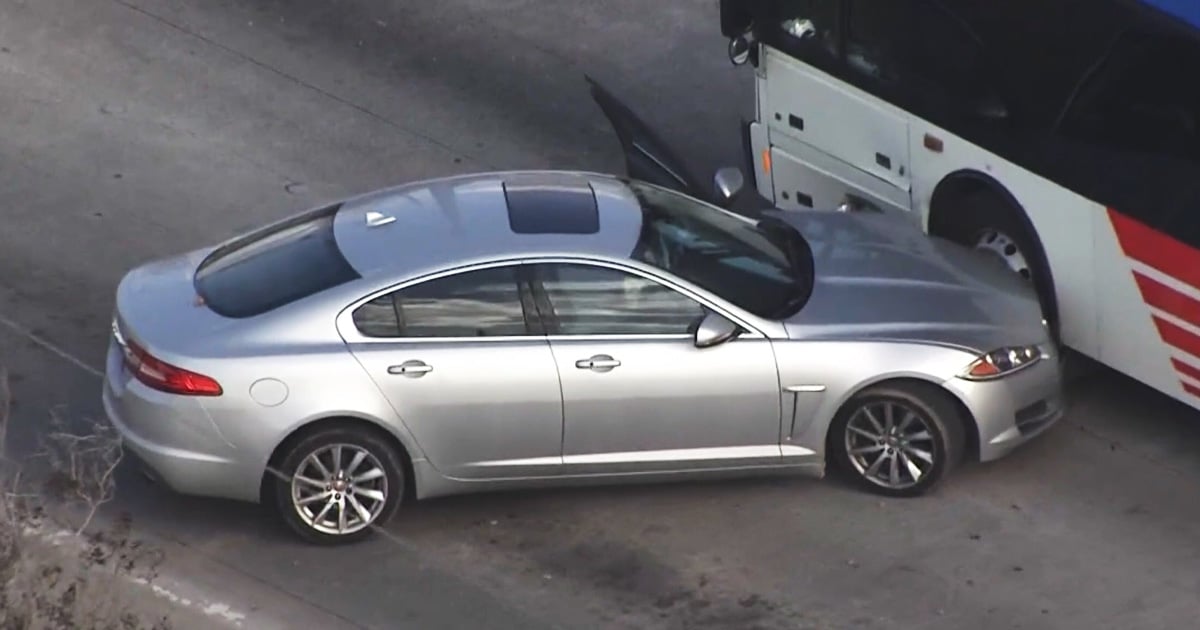 robber-w/-airsoft-gun-gets-shot-by-dollar-store-employee,-runs-into-bus-while-fleeing