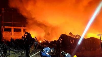 6-dead,-9-injured-in-fire-at-gloves-factory-in-sw-india