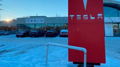 tesla-posts-record-deliveries-in-q4,-but-china’s-byd-steals-top-ev-spot