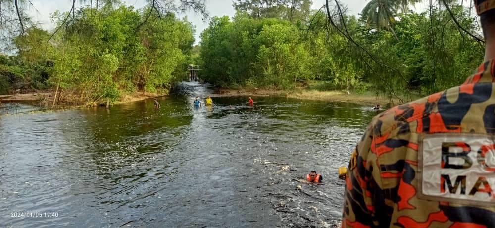 teenager-drowns-in-swampy-area-near-rantau-abang-beach