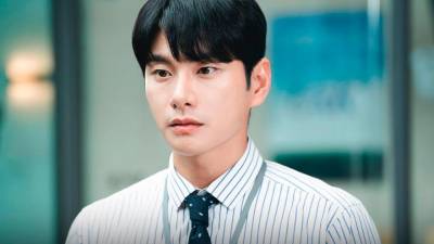 lee-yi-kyung-takes-on-villainous-roles