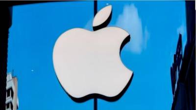 apple-ends-samsung’s-12-year-run-as-world’s-top-smartphone-seller