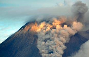 indonesia’s-minangkabau-airport-closes-due-to-mount-marapi-volcanic-ash