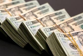 accidentally-$100,000-deposit-by-us-bank-into-police-officer’s-account-results-in-expenditure,-officials-say