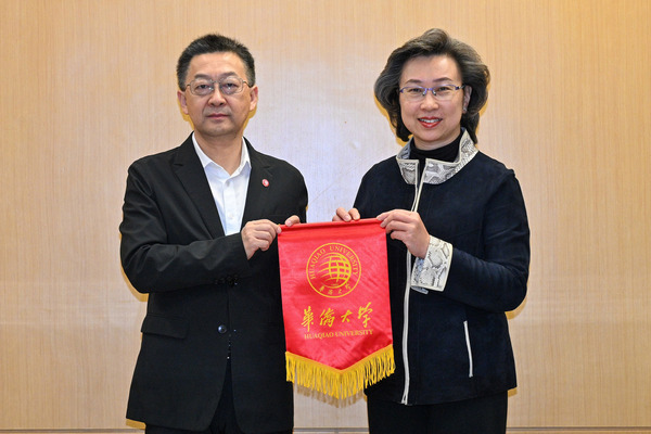 楊何蓓茵晤華僑大學代表團