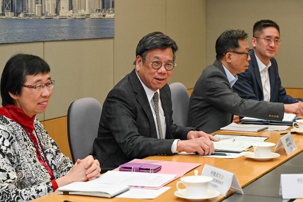 電商發展專組舉行首次會議