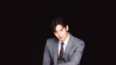 eun-woo-solo-debu