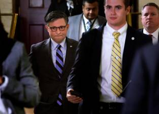 us-house-republicans-fail-to-impeach-homeland-security-secretary-over-border-security