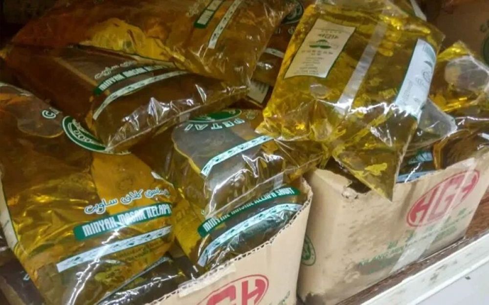 ministry-raids-supermarket-hoarding-4,480kg-of-cooking-oil
