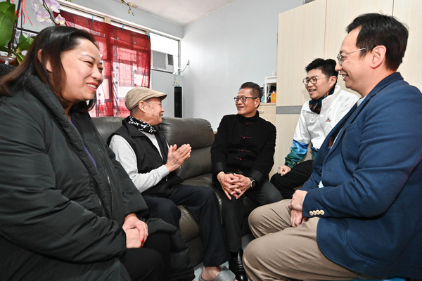 官員繼續歲晚關愛家訪表心意
