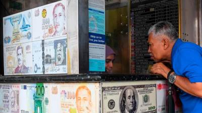 ringgit-likely-to-trade-range-bound-with-upside-bias-versus-us-dollar-next-week
