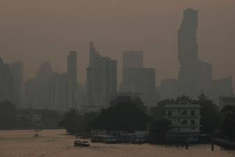 thick-haze-continues-to-blanket-bangkok,-unhealthy-air-spreads-across-thailand