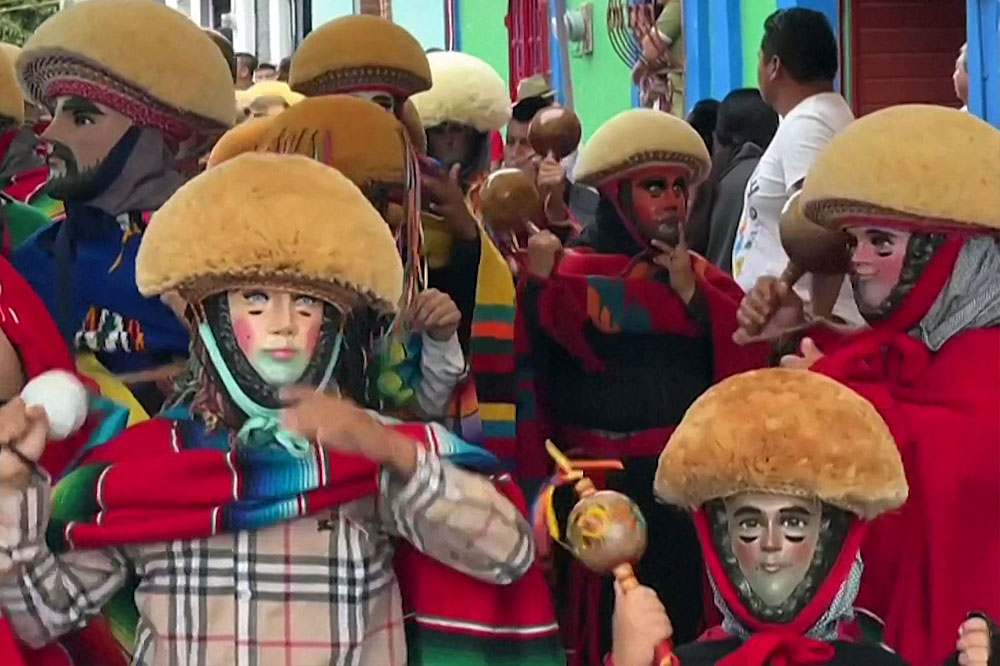 [watch]-masked-'parachicos'-dancing-in-the-streets-of-southern-mexico