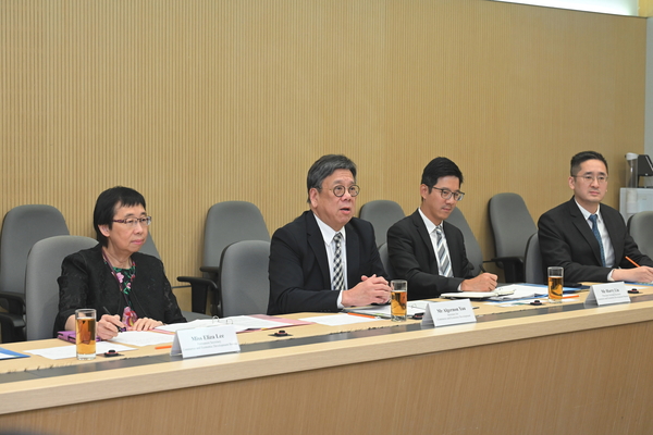 銀髮經濟顧問小組召開首次會議
