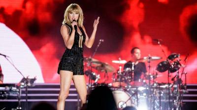 taylor-swift-lands-in-singapore-ahead-of-first-concert-on-march-2