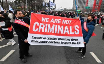 mass-rally-in-seoul:-doctors-protest-against-government’s-medical-school-expansion-plan