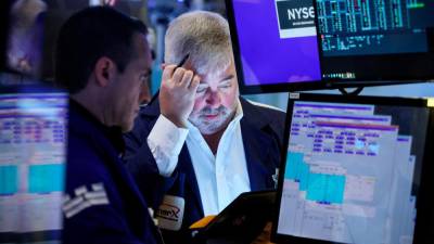 wall-street-rallies,-s&p-500-posts-record-closing-high