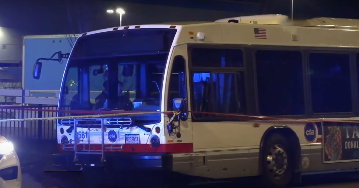 man-wielding-knife-on-chicago-bus-is-shot;-shooter-runs-off-after