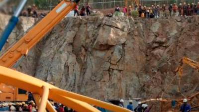 thai-crane-collapse-kills-seven:-police