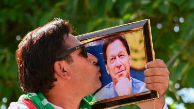 pakistan-court-suspends-imran-khan-and-wife’s-graft-sentences