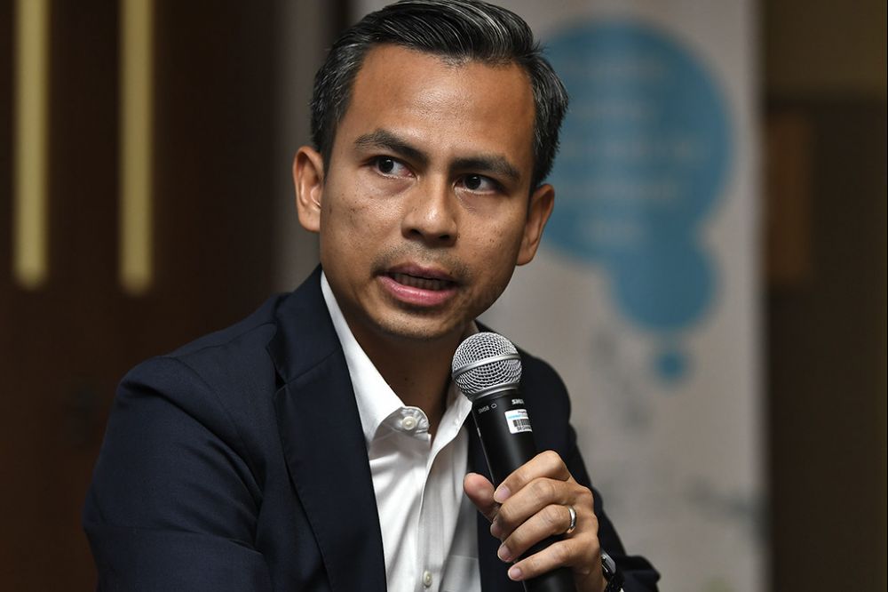 cabinet-didn’t-discuss-najib’s-house-arrest-bid,-says-fahmi