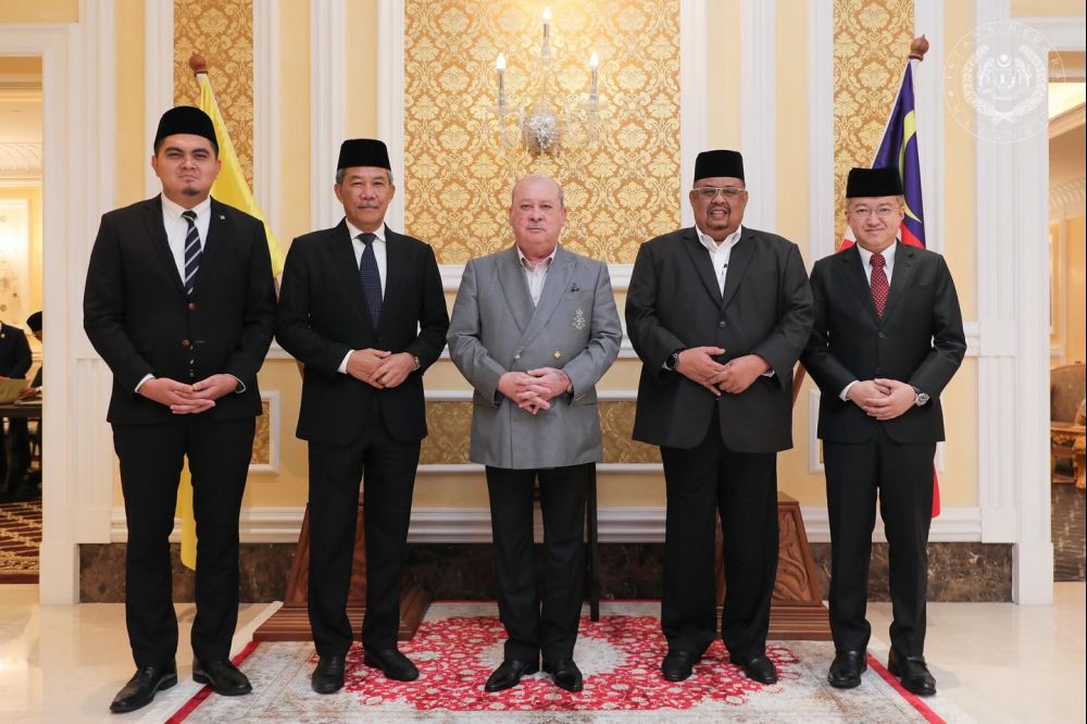 agong-tells-politicians-to-shun-extremism,-unite-people