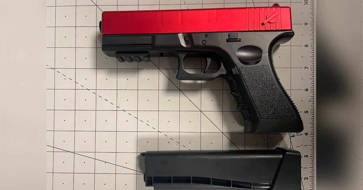 concealed-carrier-in-restaurant-nearly-mistakes-“senior-assassins”-game-with-water-guns-for-real-threat