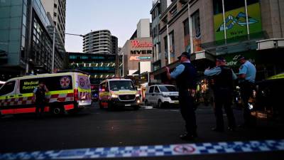 man-shot-in-sydney’s-bondi-after-reports-of-stabbings,-police-say