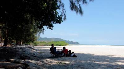 heatstroke:-thai-gov’t-advises-high-risk-group-to-stay-indoor