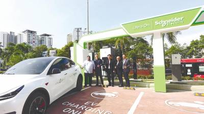 schneider-electric-launches-public-ev-charging-hub-in-partnership-with-jusev