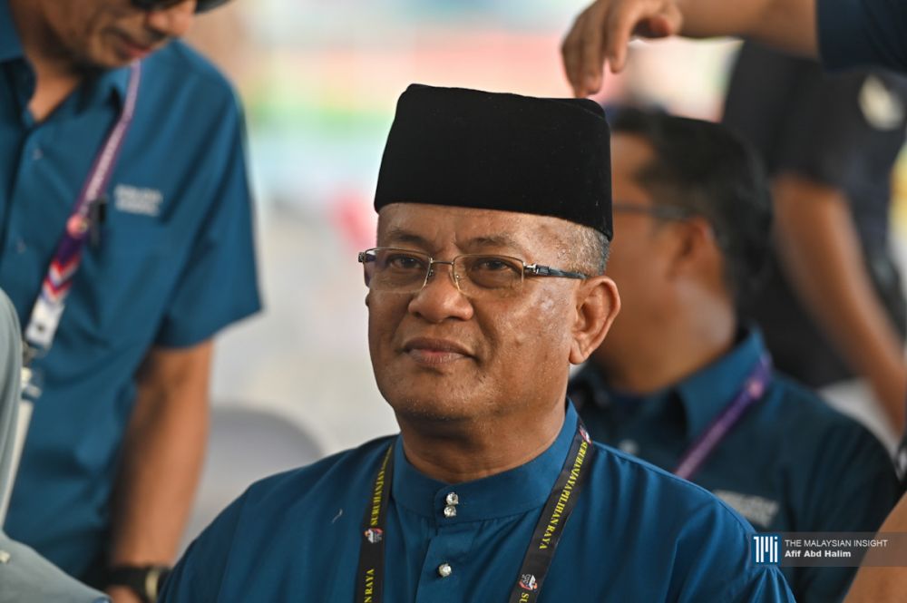 pakatan challenges-perikatan-candidate-to-declare-assets,-debts