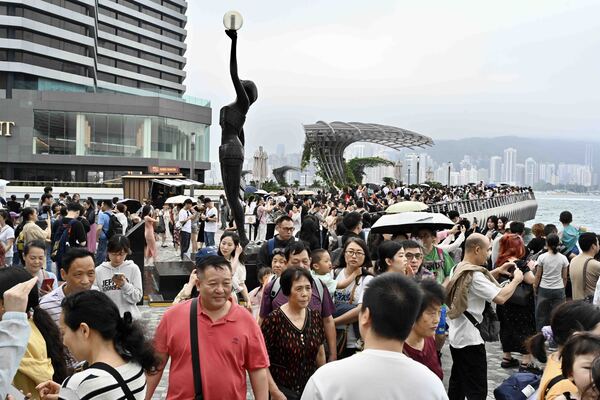 黃金周逾76萬人次內地旅客訪港
