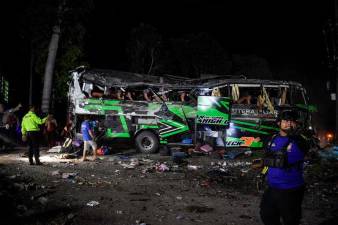 bus-overturns-in-west-java-claims-11-lives,-dozens-injured