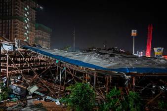 twelve-dead,-60-injured-in-india-billboard-collapse
