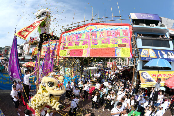 飄色巡遊-熱鬧上演