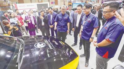 vision-to-make-malaysia-auto-export-hub-highly-achievable:-tengku-zafrul