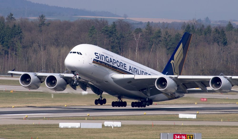 16-malaysians-onboard-turbulent-singapore-airlines-flight,-says-report