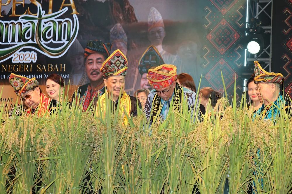 anwar-vows-to-devolve-more-powers-to-sabah-when-state-is-‘ready’