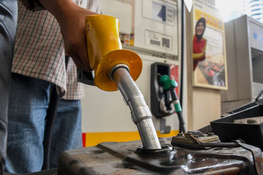 govt-must-cut ron95-subsidy-by-july-to-meet-target,-says-bank