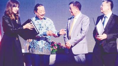 berjaya-corp-enters-into-strategic-cooperation-with-china’s-skyworth-and-skywell