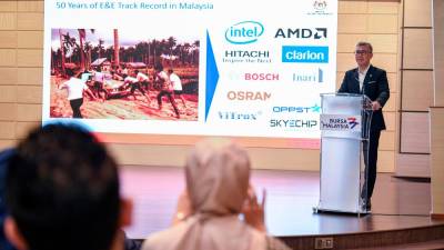 initiative-to-move-up-value-chain-will-put-malaysia-at-forefront-of-semicon-industry:-tengku-zafrul