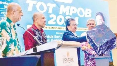 competitiveness-of-m’sian-palm-oil-industry-at-stake-if-windfall-tax-not-revised:-johari