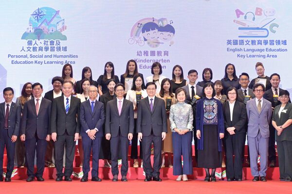 李家超頒授卓越教學獎 