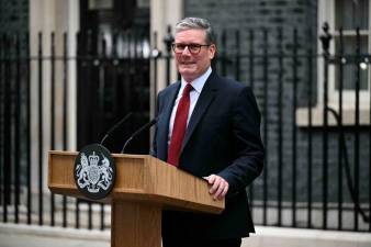 keir-starmer-gives-1st-speech-as-premier,-promises-‘country-first,-party-second’
