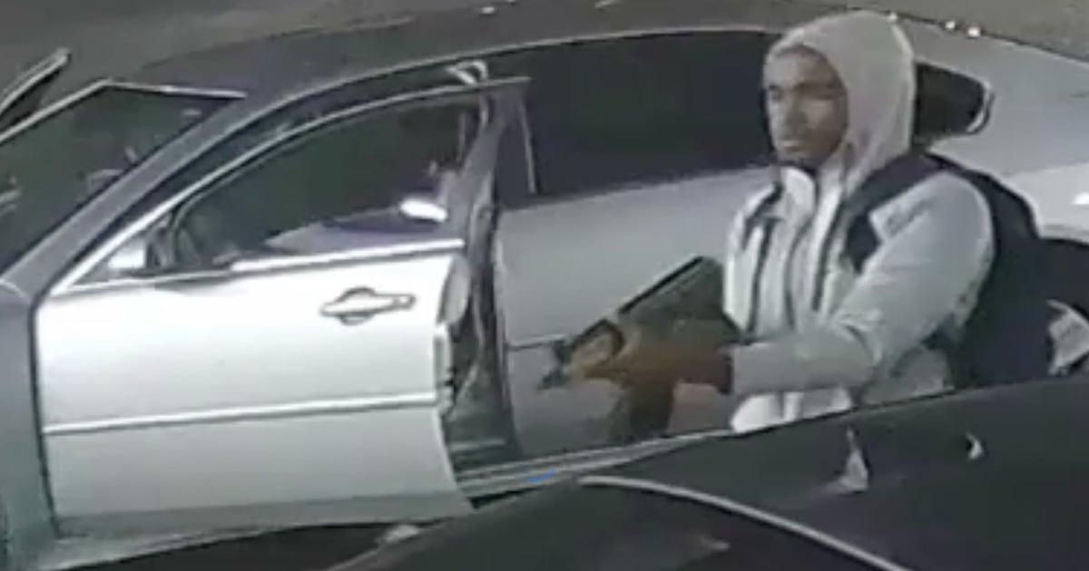 armed-victim-defends-himself-in-attempted-carjacking-at-memphis-gas-station